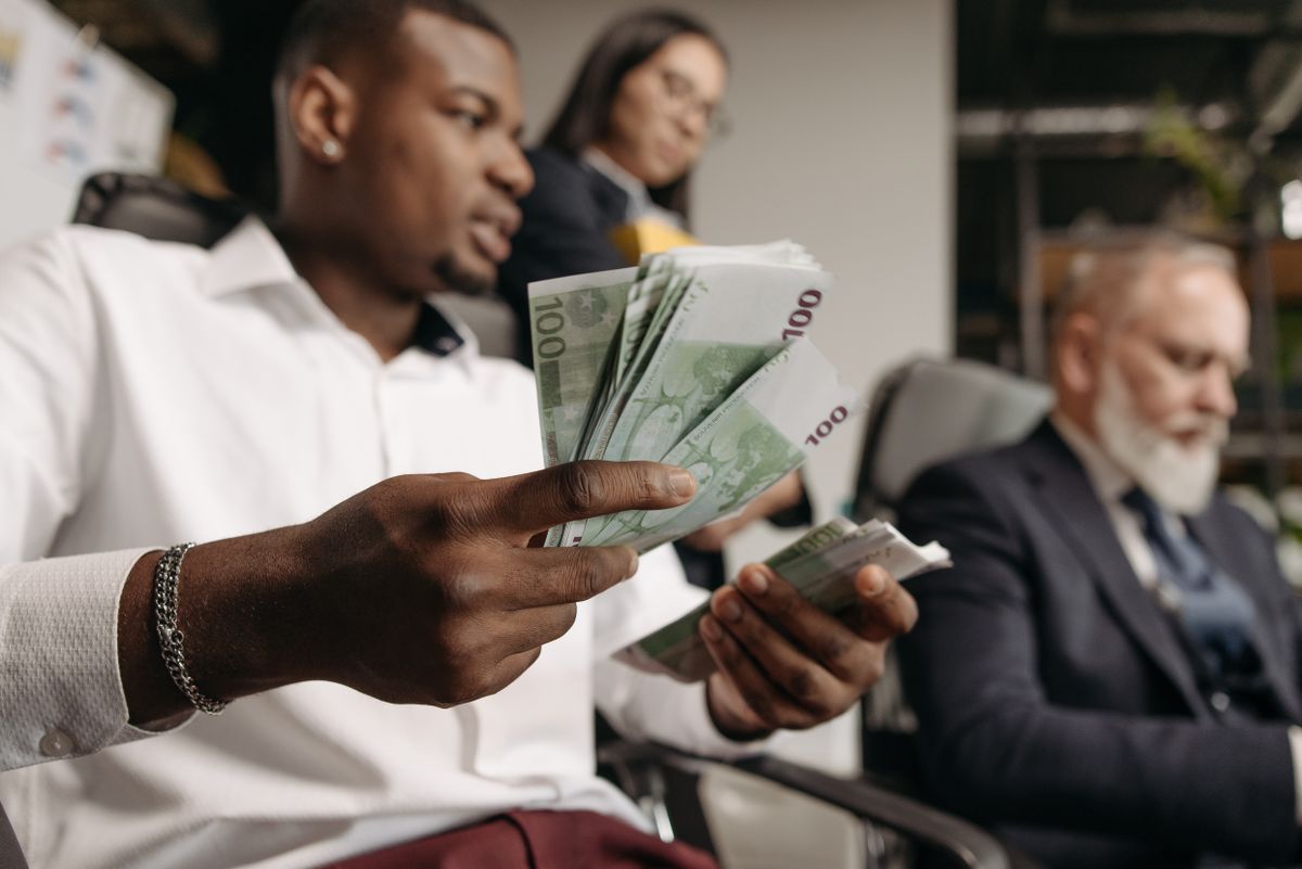 Traduzione Finanziaria Richiede Revisione Di Conformita