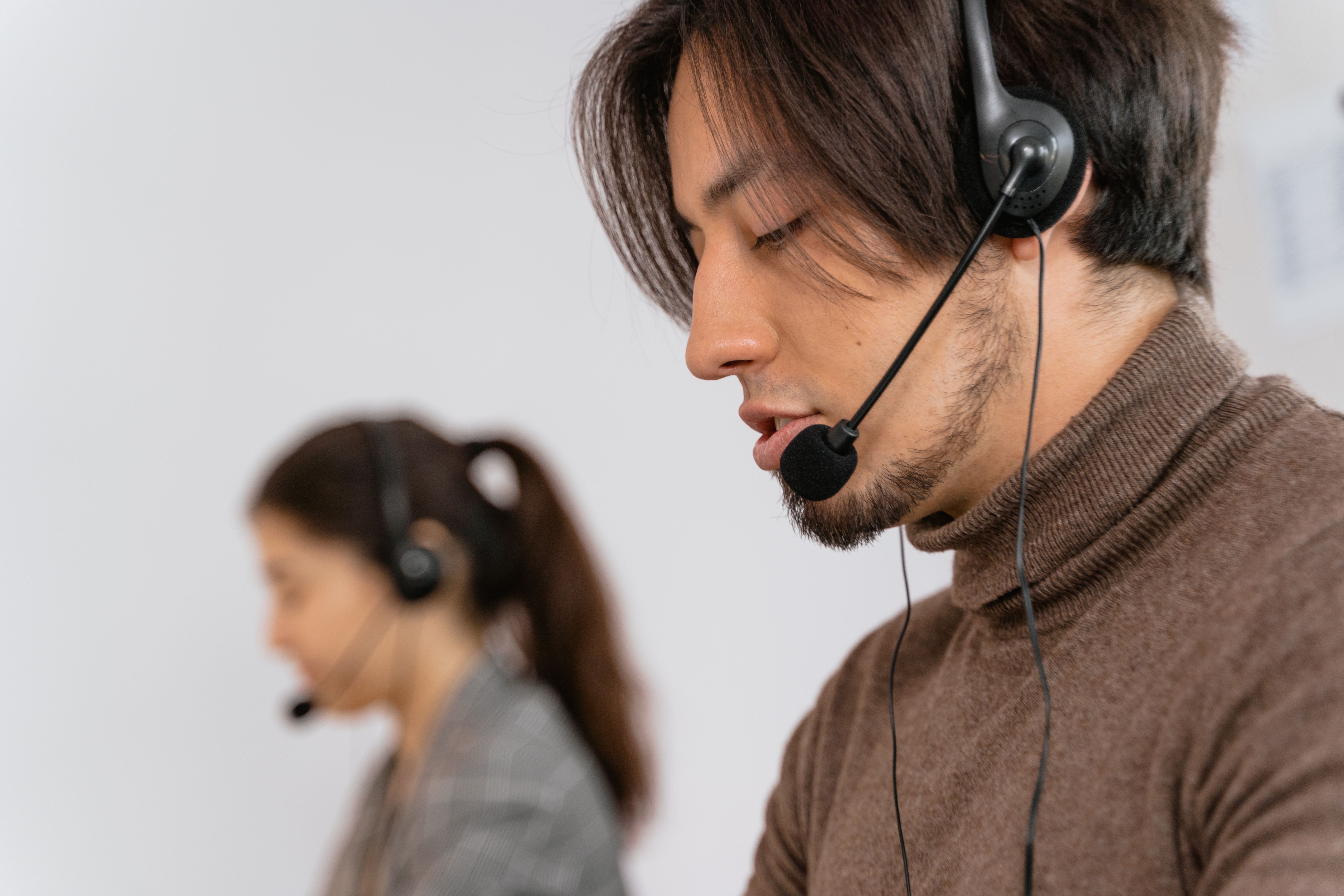 Why Businesses Need Reliable Phone Interpretation Now
