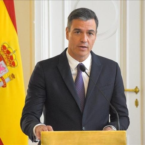 Big companies get their names translated into Spain