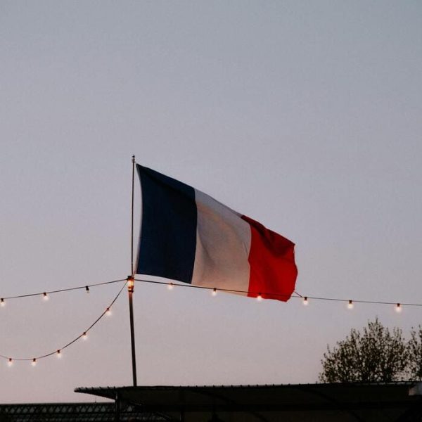 How Editing and Proofreading Protect French News Integrity