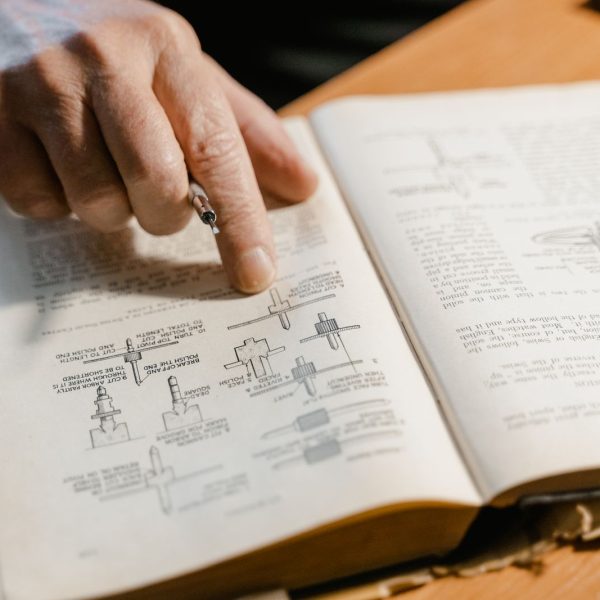 Perché I Manuali Tecnici Necessitano Traduzione Certificata