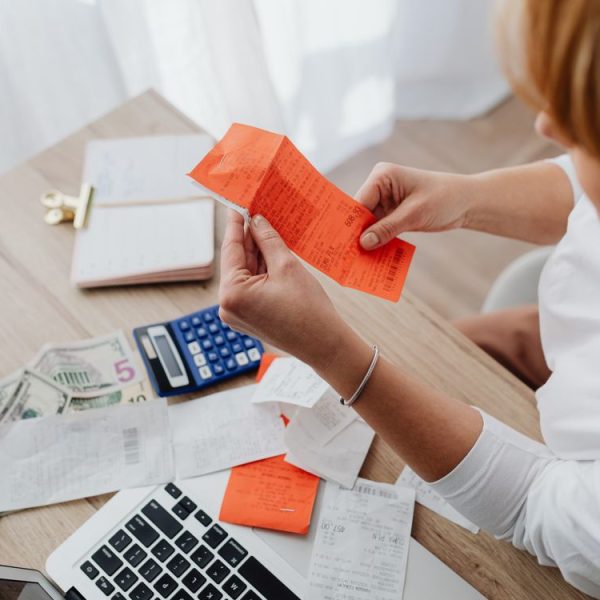 How Freelance Translators Bill Clients the Right Way