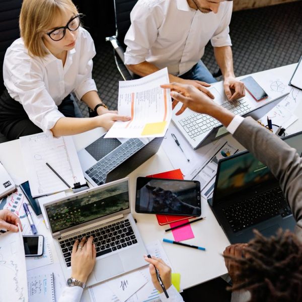 Strumenti e Partner per Progetti Multilingue Efficaci