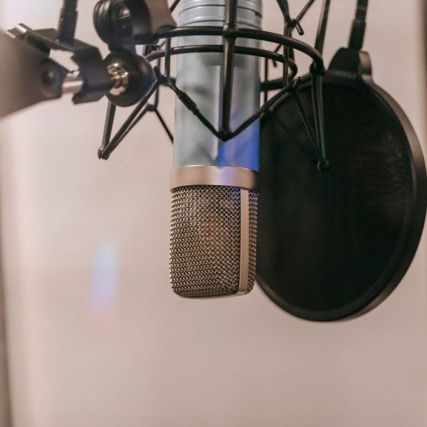 Transcribing Multilingual Interviews Without Errors