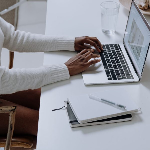 Cómo Transcribir Entrevistas para Medios sin Errores